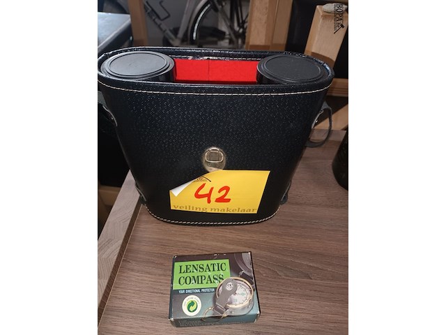 Lot 42 - verrekijker en kompas - afbeelding 1 van  4