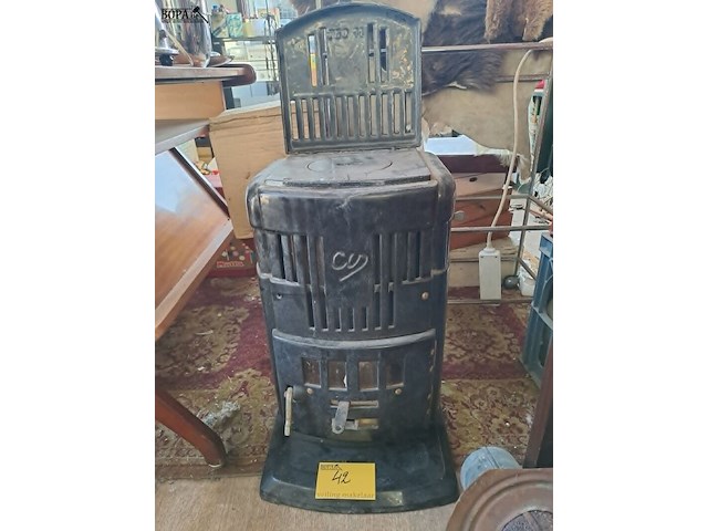 Lot 42 - vintage potkachel in zwart geëmailleerd gietijzer merk minim - afbeelding 1 van  4