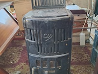 Lot 42 - vintage potkachel in zwart geëmailleerd gietijzer merk minim - afbeelding 1 van  4