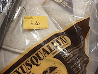 Lot 420 - dekens. 2 stuks - afbeelding 2 van  6