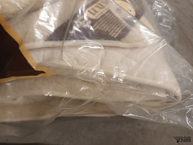 Lot 420 - dekens. 2 stuks - afbeelding 4 van  6