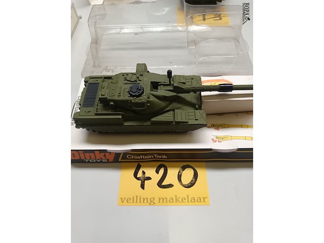 Lot 420 - dinky toys chief tank - afbeelding 1 van  3