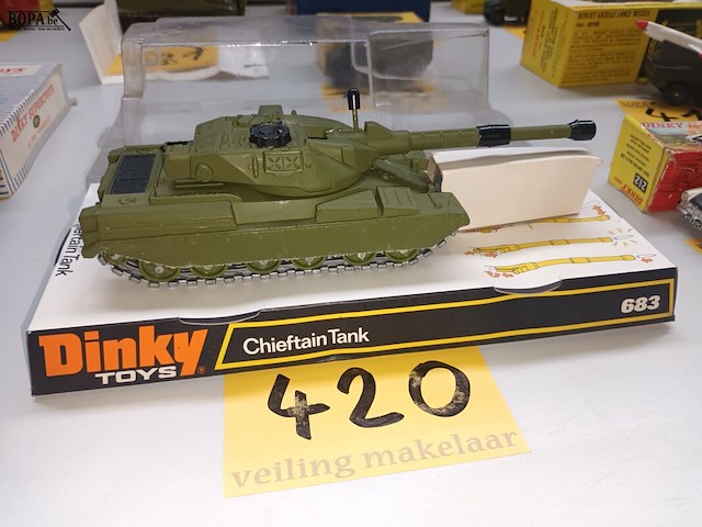 Lot 420 - dinky toys chief tank - afbeelding 2 van  3