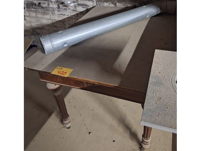 Lot 420 - houten keukentafel - afbeelding 1 van  1