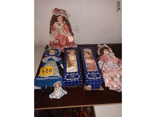 Lot 420 - poppen. 6 stuks - afbeelding 1 van  4