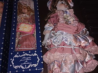 Lot 420 - poppen. 6 stuks - afbeelding 2 van  4