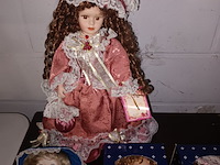 Lot 420 - poppen. 6 stuks - afbeelding 4 van  4