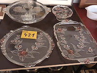 Lot 421 - glazen plateau en schalen. 4 stuks - afbeelding 1 van  5
