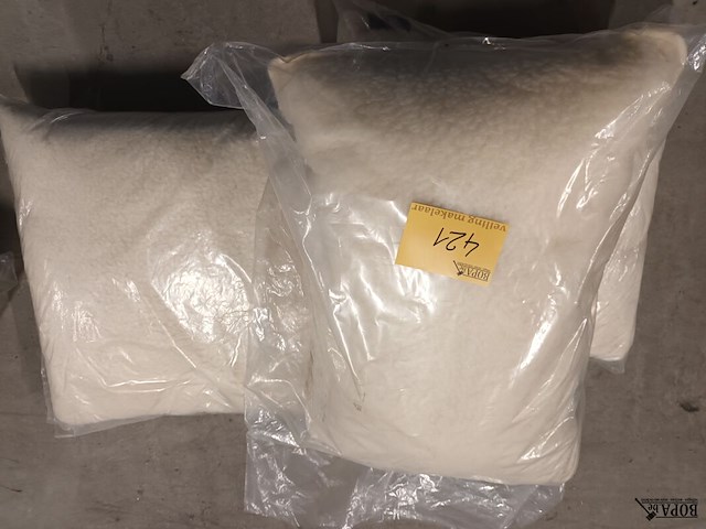 Lot 421 - wollen kussens. 3 stuks. - afbeelding 1 van  4