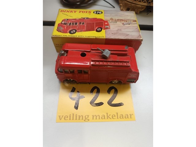 Lot 422 - dinky toys airport fire tender - afbeelding 1 van  3