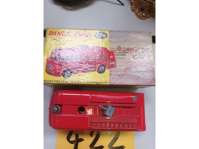 Lot 422 - dinky toys airport fire tender - afbeelding 2 van  3