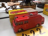 Lot 422 - dinky toys airport fire tender - afbeelding 3 van  3