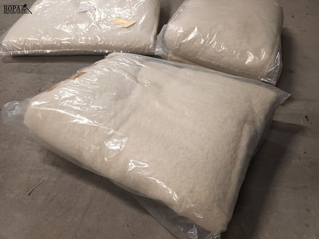 Lot 422 - wollen dekens. 3 stuks. - afbeelding 4 van  4