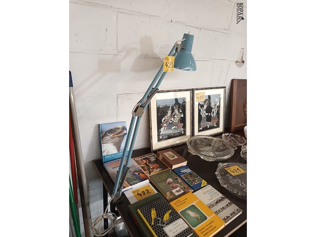 Lot 423 - bureaulamp lichtblauw - afbeelding 1 van  3