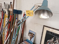 Lot 423 - bureaulamp lichtblauw - afbeelding 2 van  3