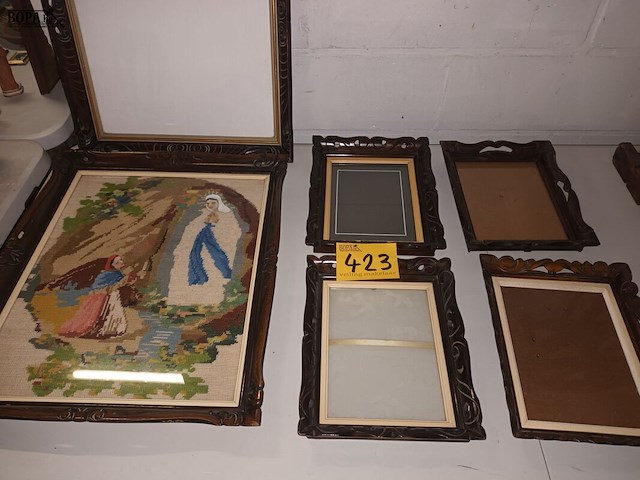 Lot 423 - kaders in houtsnijwerk. 6 stuks - afbeelding 1 van  4