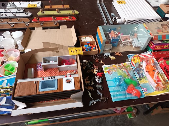 Lot 423 - oud speelgoed. 18 stuks - afbeelding 1 van  8