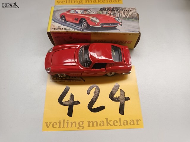 Lot 424 - dinky toys ferrari - afbeelding 1 van  3