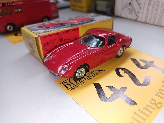 Lot 424 - dinky toys ferrari - afbeelding 3 van  3