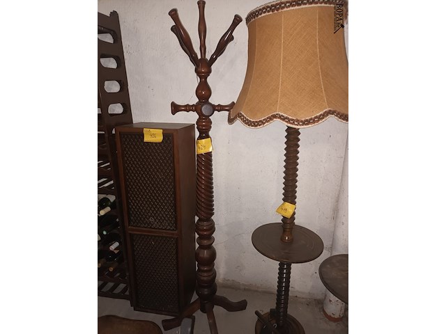 Lot 424 - houten kapstok - afbeelding 1 van  4