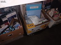 Lot 424 - kledij en beddenlakens - afbeelding 1 van  4