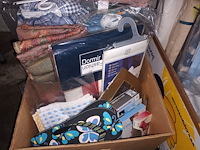 Lot 424 - kledij en beddenlakens - afbeelding 2 van  4