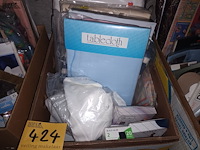 Lot 424 - kledij en beddenlakens - afbeelding 3 van  4