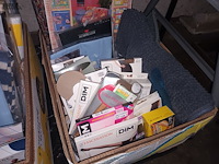 Lot 424 - kledij en beddenlakens - afbeelding 4 van  4