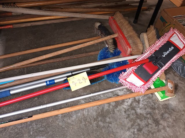 Lot 424 - poetsmateriaal. 10 stuks - afbeelding 1 van  3