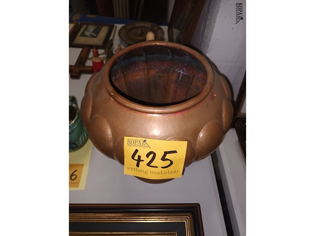 Lot 425 - bloempot in koper - afbeelding 3 van  3