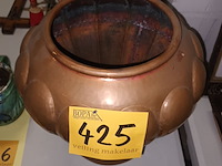 Lot 425 - bloempot in koper - afbeelding 3 van  3