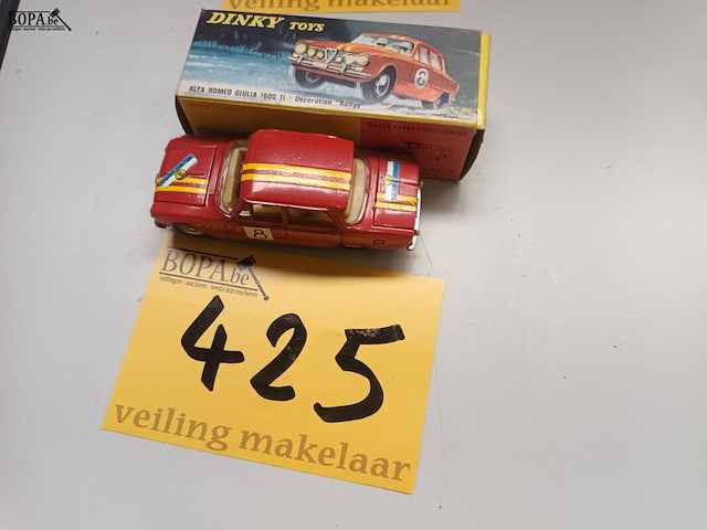 Lot 425 - dinky toys alfa romeo - afbeelding 1 van  3