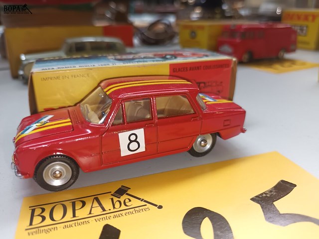 Lot 425 - dinky toys alfa romeo - afbeelding 3 van  3