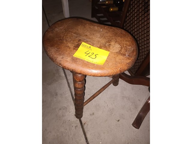 Lot 425 - houten kruk - afbeelding 3 van  3