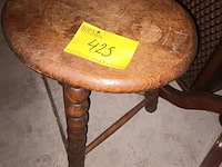 Lot 425 - houten kruk - afbeelding 3 van  3