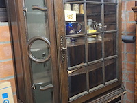 Lot 425 - houten vitrine kast - afbeelding 1 van  1