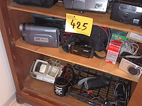 Lot 425 - kantoormateriaal en camera’s - afbeelding 1 van  6