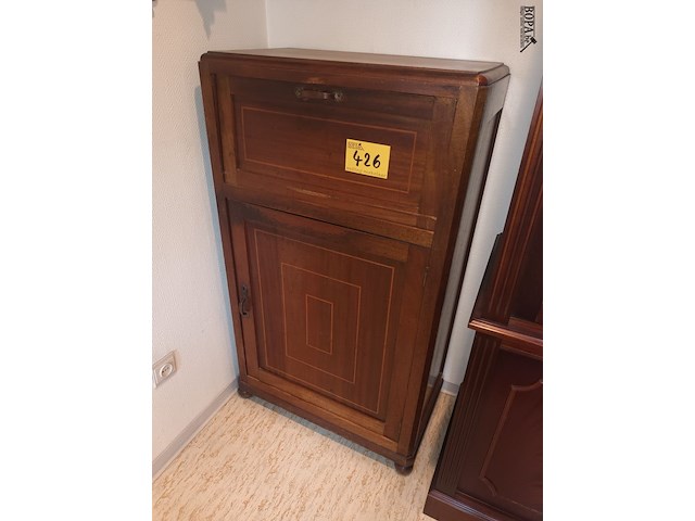 Lot 426 - kastje - afbeelding 1 van  4