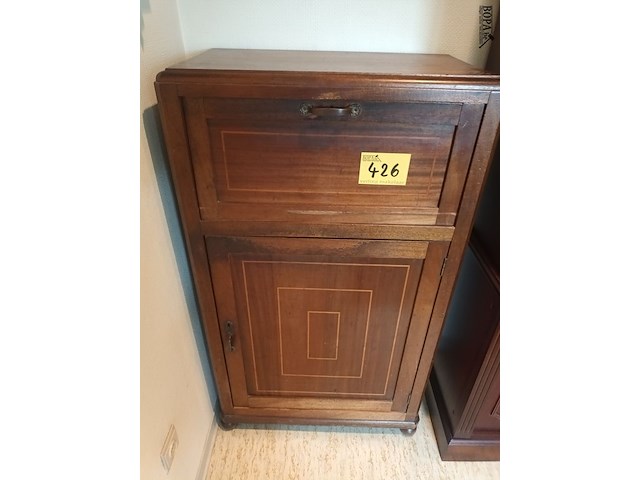 Lot 426 - kastje - afbeelding 2 van  4