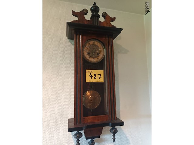 Lot 427 - antieke muurklok - afbeelding 1 van  4