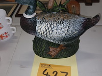 Lot 427 - beeld eend in gietijzer - afbeelding 1 van  3