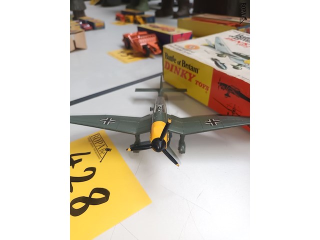 Lot 428 - dinky toys battle of britain vliegtuig - afbeelding 4 van  4