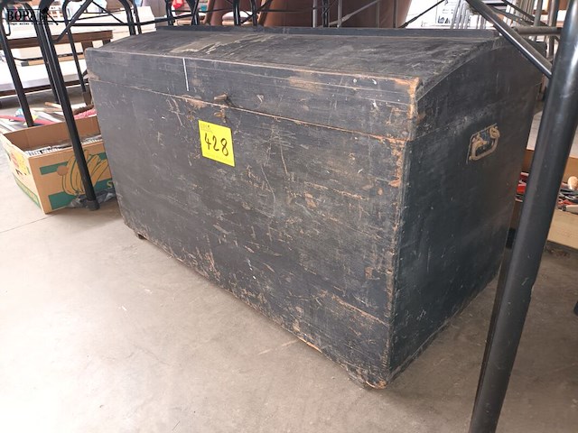 Lot 428 - houten koffer - afbeelding 1 van  2