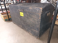 Lot 428 - houten koffer - afbeelding 1 van  2