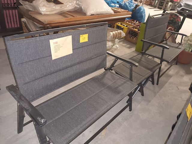 Lot 428 - tuinbanken en voetbanken. 4 stuks - afbeelding 1 van  4