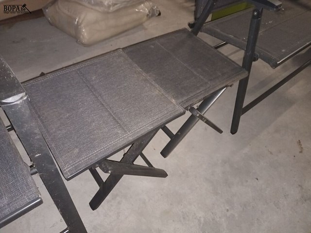 Lot 428 - tuinbanken en voetbanken. 4 stuks - afbeelding 3 van  4