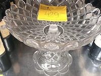 Lot 429 - antieke glazen schaal