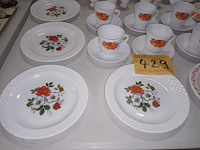 Lot 429 - retro servies arcopal. 46 stuks - afbeelding 5 van  5