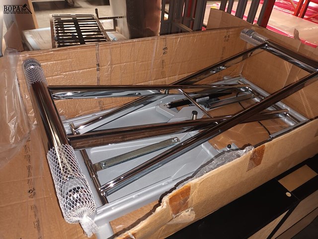 Lot 429 - zwarte open kast en metalen onderstel - afbeelding 3 van  4
