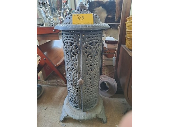 Lot 43 - antieke franse art nouveau haardkachel in gietijzer - decora - afbeelding 1 van  2